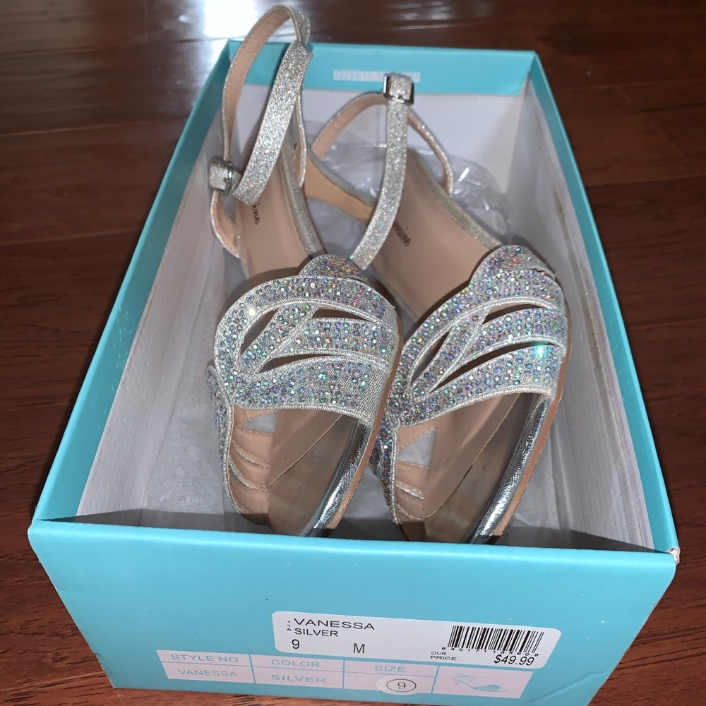 Silver homecoming shoes - Picture 4 of 4